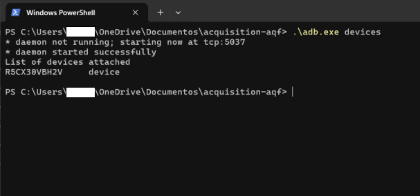  Captura de pantalla de terminal de Windows PowerShell con ejecución del ejecutable *adb* y el parámetro *devices.*